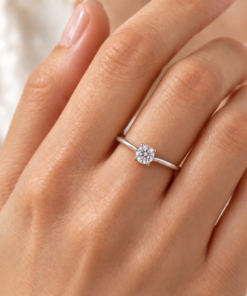 Anillo solitario de Plata 925 con circonia central de corte brillante
