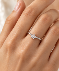 Anillo solitario de Plata 925 con circonia central y aro fino elegante