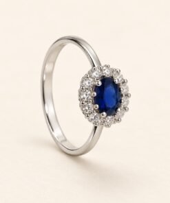 Anillo de Plata 925 con circonia azul oval central y circonias blancas alrededor