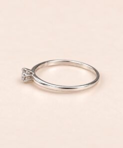 Anillo solitario de Plata 925 con circonia central de corte brillante