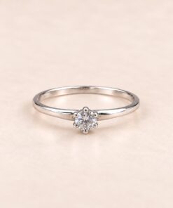 Anillo solitario de Plata 925 con circonia central de corte brillante