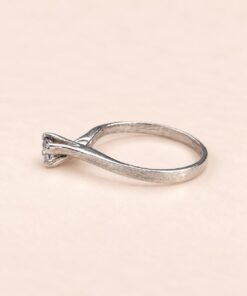 Anillo solitario de Plata 925 con circonia central y aro fino elegante