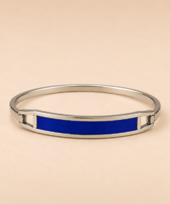 Pulsera de alpaca con detalle de color azul y acabado plateado