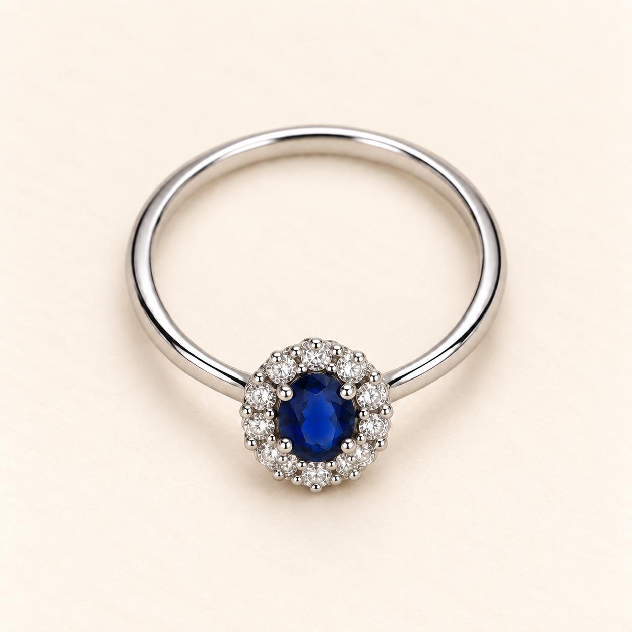 Anillo de Plata 925 con circonia azul oval central y circonias blancas alrededor