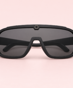 Lente de sol unisex KAEL envolvente de gran formato con armazón negra y cristales negros.